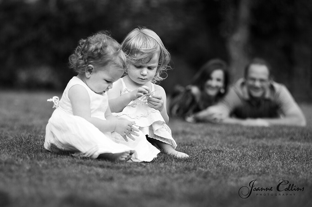 Onlocation Photographer Hollingbourne the children playing with daisies and parents in the background