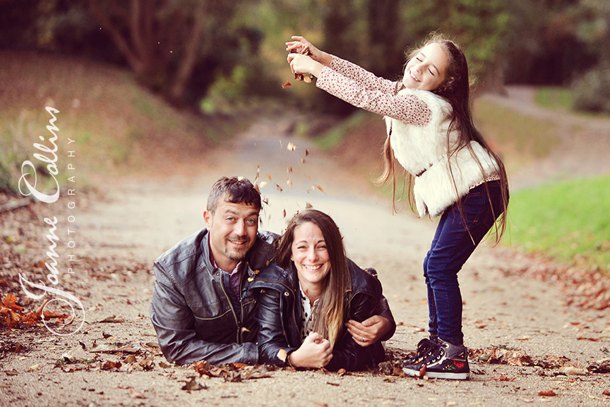 onlocation photography mote park maidstone kent young gil sprinkling leaves over mum and dad