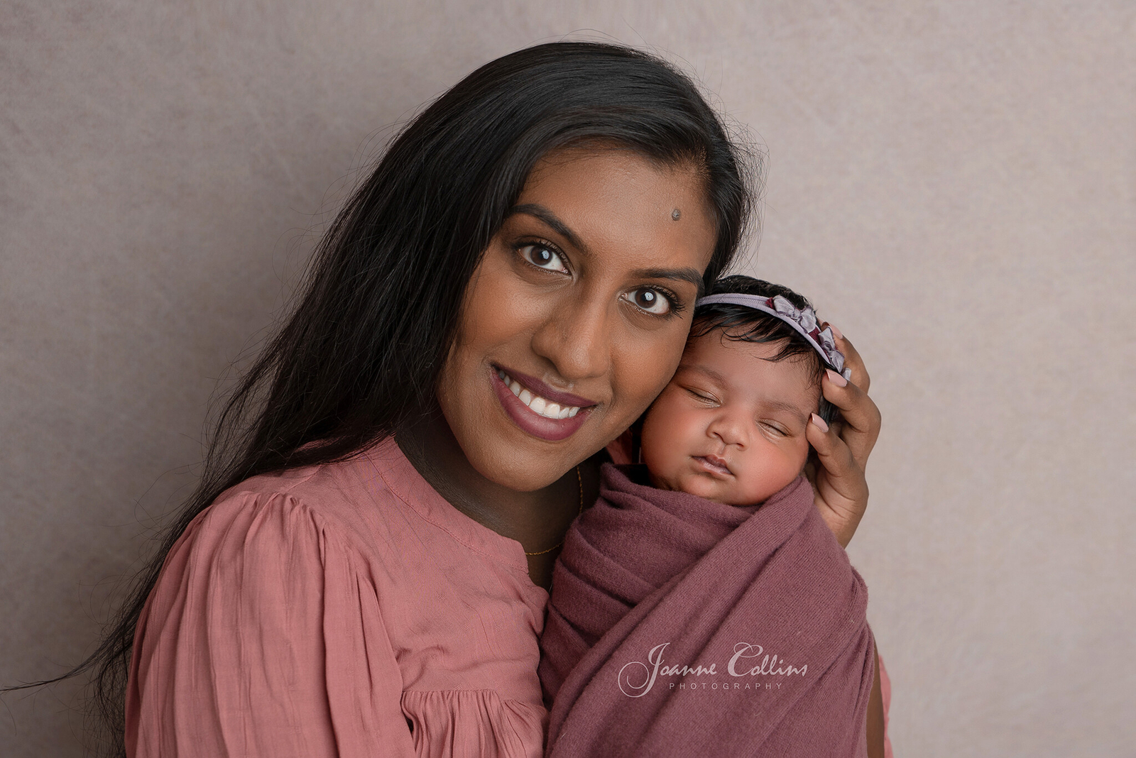 newborn photographer sittingbourne family photo with baby