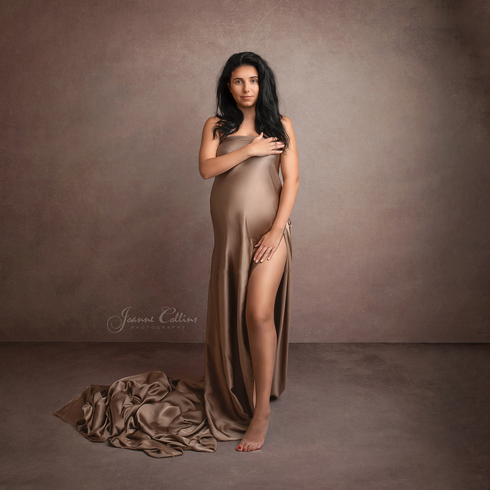 maternity photographer sittingbourne using beautiful golden silk