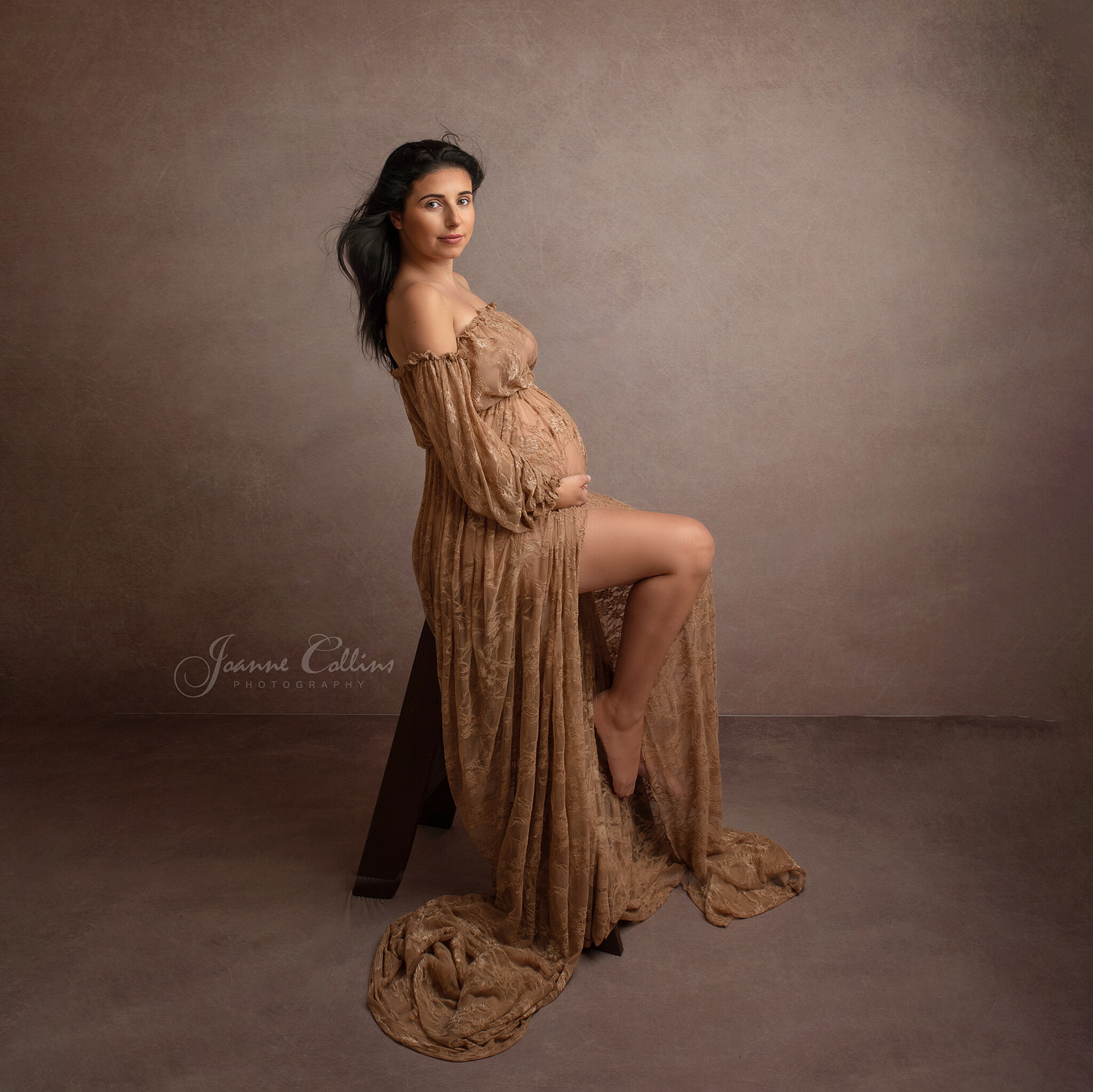 maternity photographer sittingbourne using beautiful lace maternity dress