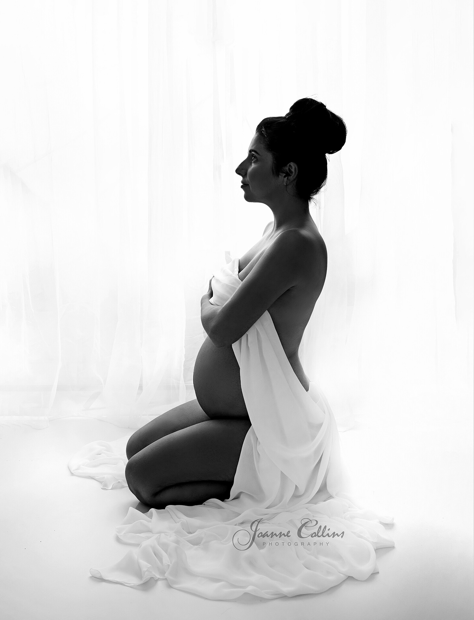 maternity photographer sittingbourne backlit maternity photo