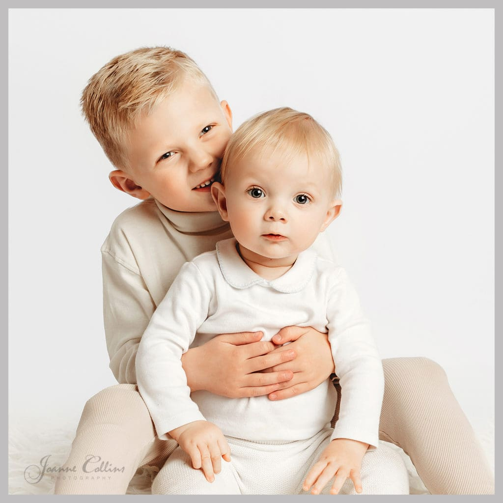 siblings studio photoshoot sittingbourne all in white 2 boys